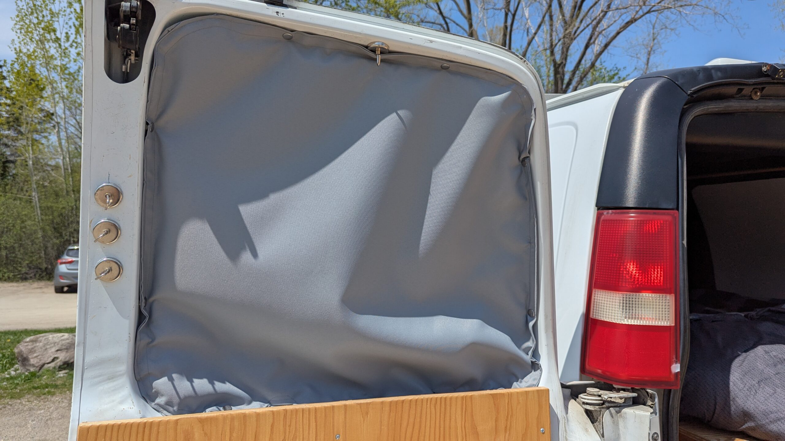 Insulated window covers to maintain temperature and block out light