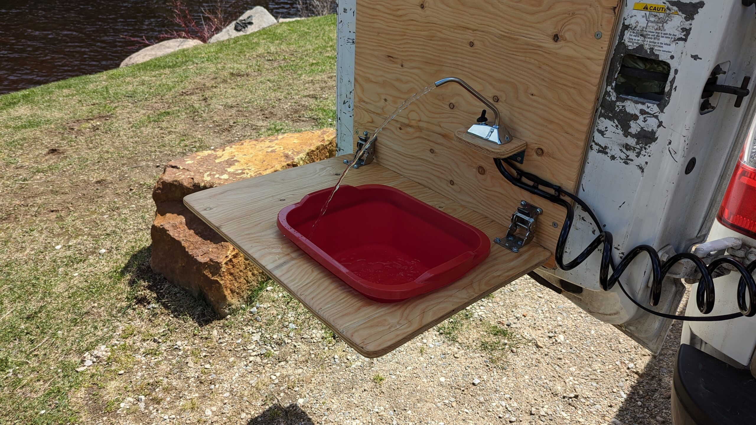 Removable sink with power supply